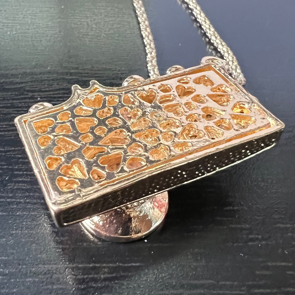 πΈ NWT! Multi Color Rhinestone Camera Necklace - Picture 5 of 7